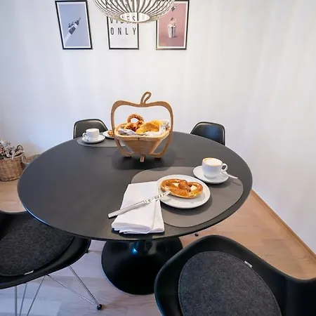 New Schoene Im Zentrum Von Apartman